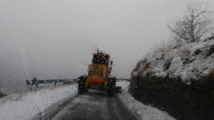 Maquinaria de Diputación trabaja en la red viaria provincial