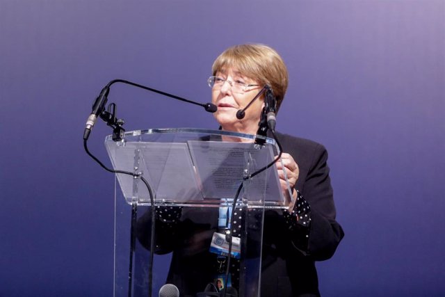 La Alta Comisionada de Naciones Unidas para los Derechos Humanos, Michelle Bachelet, interviene en un acto en el que jóvenes activistas climáticos piden una acción urgente sobre la crisis climática en la Cumbre del Clima, en Madrid.