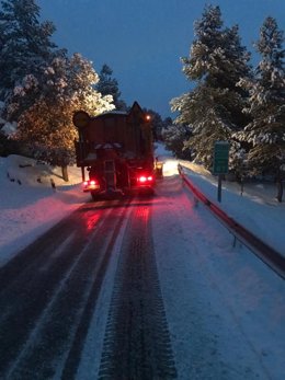 Maquinaria actuando en una carretera de Jaén