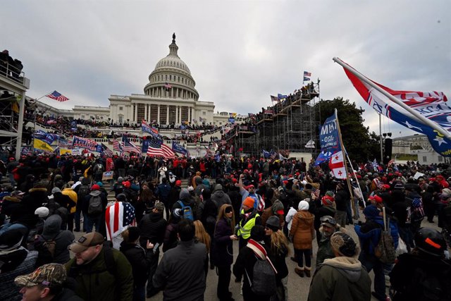 07 January 2021, US, Washington: Supporters of US President Donald Trump storm the USCapitol building where lawmakers were due to certify president-elect Joe Biden's win in the November election. Photo: Essdras M. Suarez/ZUMA Wire/dpa
