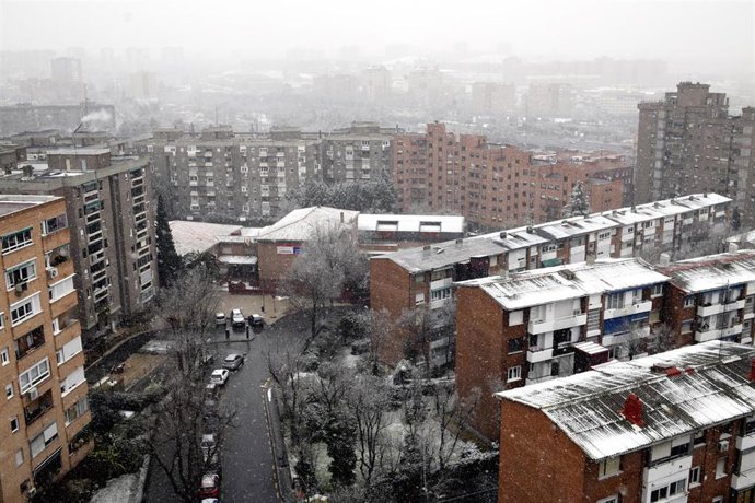 Nieve en la capital tras el paso de la borrasca Filomena, en Madrid (España), a 7 de enero de 2021. La Comunidad de Madrid ha activado el nivel 1 del Plan de Inclemencias Invernales a partir de esta medianoche por previsión de la Agencia Estatal de Mete