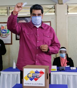 Nicolás Maduro participa en las elecciones