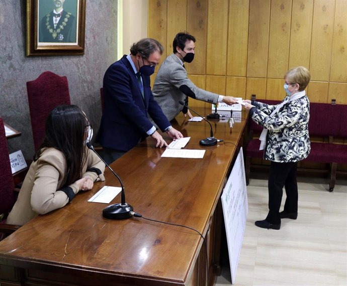 Reparto de las ayudas por el Euro Solidario