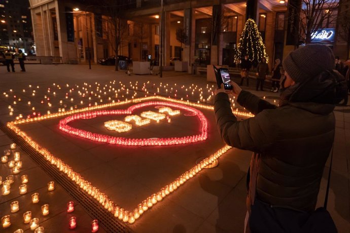 Homenaje a las víctimas del coronavirus en Budapest
