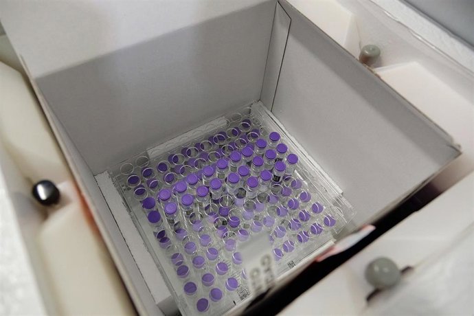 Varias dosis de la vacuna contra el coronavirus de Pfizer llegan a Barcelona el domingo para ser administradas por primera vez en Catalunya.