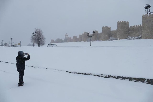 Imagen de archivo de nieve en Ávila.