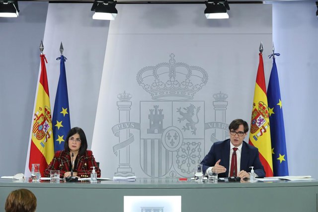 La ministra de Política Territorial, Carolina Darias i el ministre de Sanitat, Salvador Illa en roda de premsa.