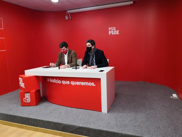 El eurodiputado socialista Nicolás González y el vicesecretario general del PSOE, Pablo Arangüena