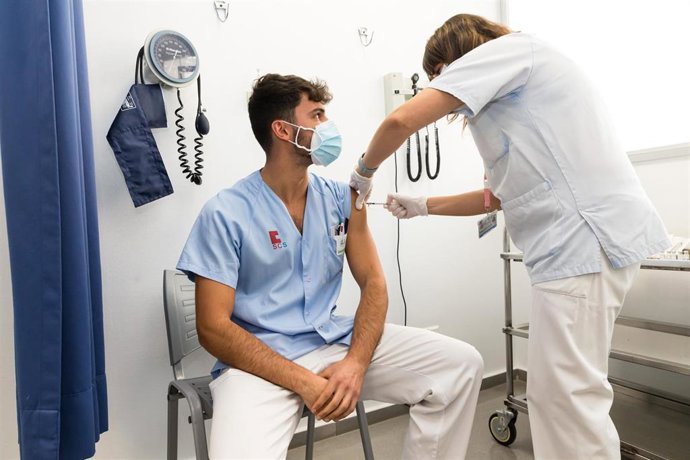 Vacunación a sanitarios