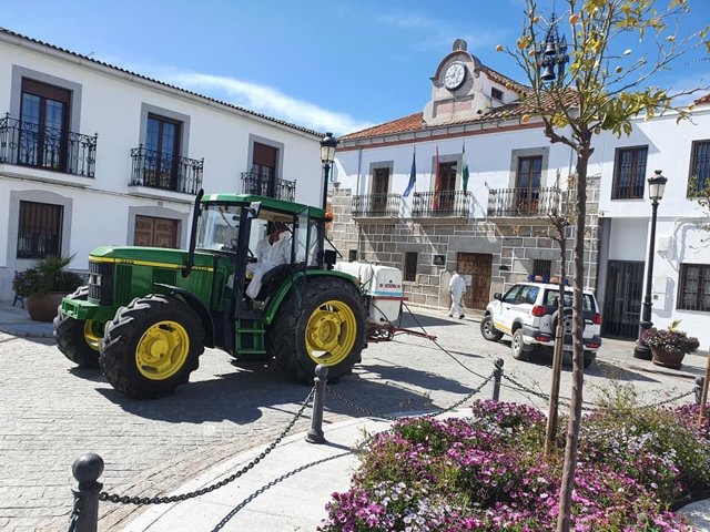 Labores de desinfección en Añora por el Covid.