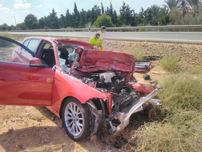 Un coche accidentado en una imagen de archivo.
