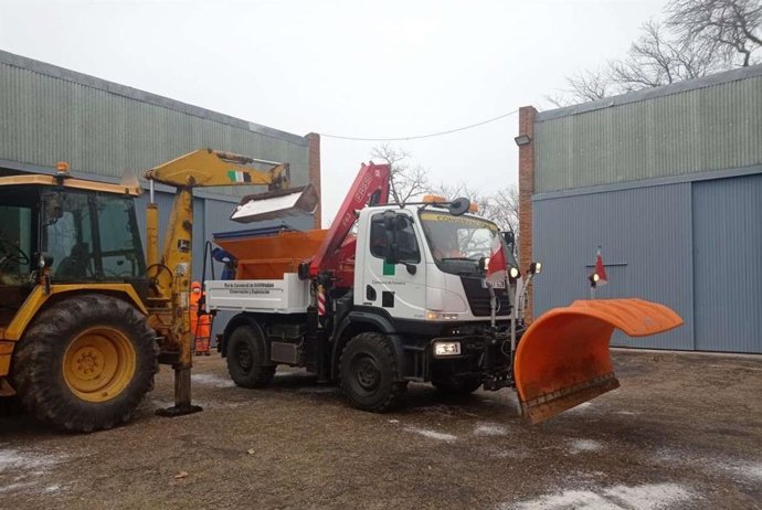 Una máquina quitanieves de la Junta de Extremadura.