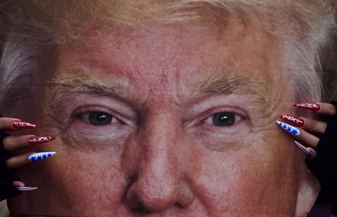 Un cartel de apoyo al presidente de Estados Unidos, Donald Trump 