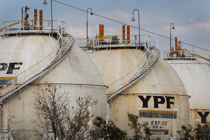 Refineria de YPF en una provincia argentina