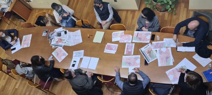 Reunión del equipo que trabaja en el expediente sobre rehabilitación de viviendas y espacios urbanos.