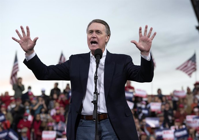 05 December 2020, US, Valdosta: US Senator David Perdue speaks to supporters during a Georgia Victory Rally, two Republican incumbent US senators Kelly Loeffler and David Perdue will face democratic challengers in the special run run-off election. Photo