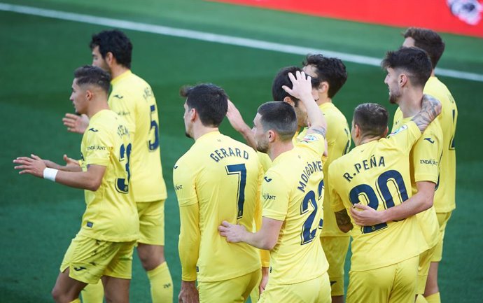 Villarreal players celebrates the goal of Fer Nino during the La Liga Santander mach between Villarreal and Levante at Estadio de la Ceramica on 2 January, 2021 in Vila-real, Spain