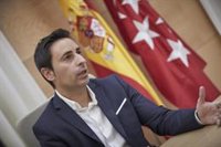 Comunidad limita salidas y visitas a residentes 8 semanas por la vacunación, que va a un ritmo de 3.000 personas al día