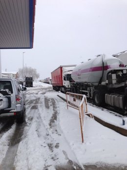 Camiones con nieve (Foto de archivo).    