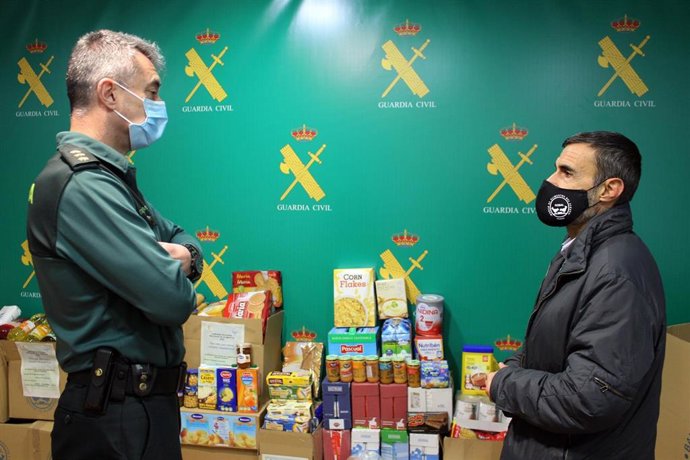 La Guardia Civil Dona Más De Media Tonelada De Productos De Alimentación En Beneficio Del Banco De Alimentos Del Segura
