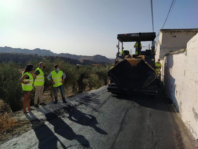 El diputado provincial, Óscar Liria, visita obras en caminos rurales