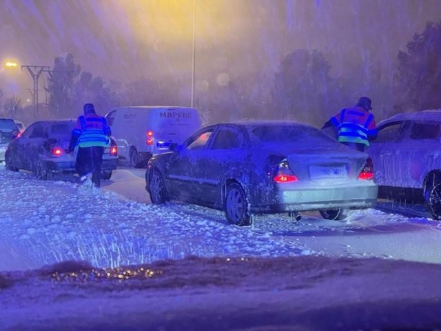 Vehículos en la M607 durante el temporal Filomena