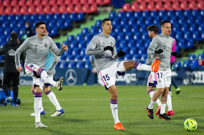 Jawad El Yamiq, en el centro de la imagen, con el Real Valladolid