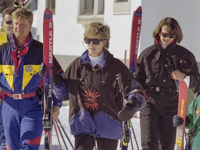British Royal Diana, Princess of Wales (1961-1997) carrying her skis during a skiing holiday in Lech am Arlberg, Austria, 25th March 1994.
