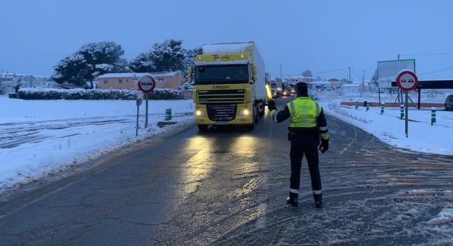 Delegación de Gobierno pide extremar la prudencia y evitar desplazamientos para visitar municipios con nieve