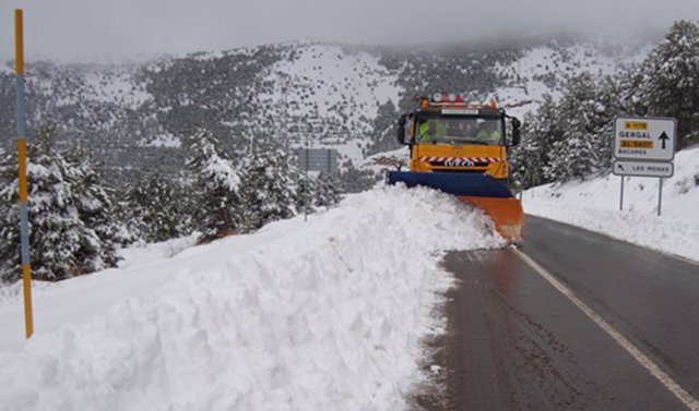 Nieve acumulada en las carreteras andaluzas