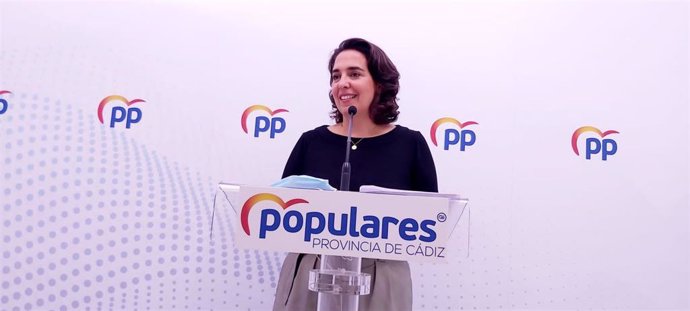 La portavoz provincial del PP de Cádiz, Carmen Sánchez, en una rueda de prensa