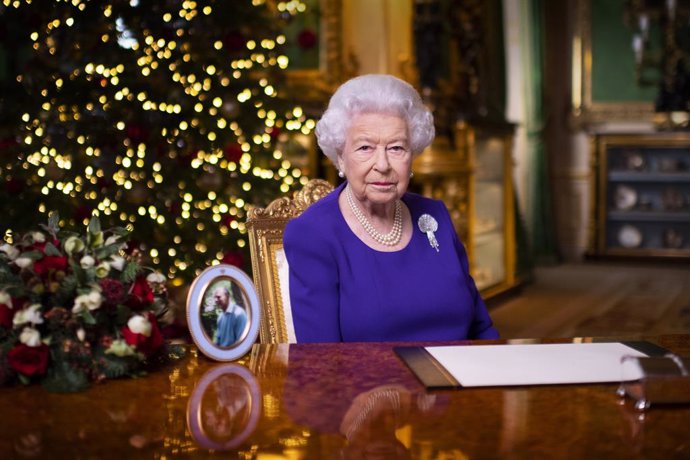 25 December 2020, England, Windsor: Aphoto made available on Friday shows Britain's Queen Elizabeth II recording her annual Christmas broadcast at Windsor Castle. Photo: Victoria Jones/PA Wire/dpa - ATTENTION: editorial use only in connection with the 