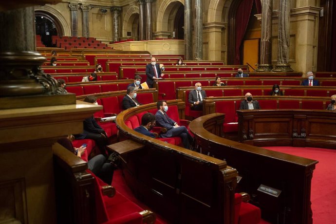 Sesión plenaria en el Parlament de Catalunya, en Barcelona, Catalunya, a 16 de diciembre de 2020. 