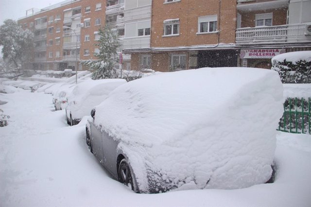 Vehículos cubiertos de nieve