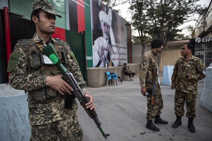 Fuerzas de seguridad afganas en un control de seguridad en una imagen de archivo.