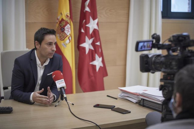 El consejero de Políticas Sociales, Familias, Igualdad y Natalidad, Javier Luego, durante una entrevista con Europa Press en la sede de la Consejería, en Madrid (España), a 8 de enero de 2021.