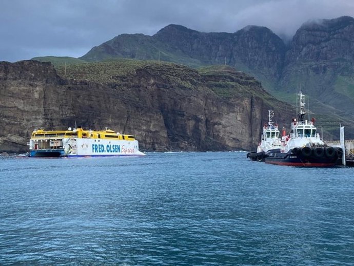 Los remolcadores retoman las maniobras de reflote del Bentago Express