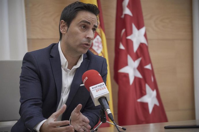 El consejero de Políticas Sociales, Familias, Igualdad y Natalidad, Javier Luego, durante una entrevista con Europa Press en la sede de la Consejería, en Madrid (España), a 8 de enero de 2021.