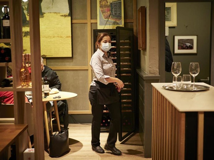 Una trabajadora del sector hostelero