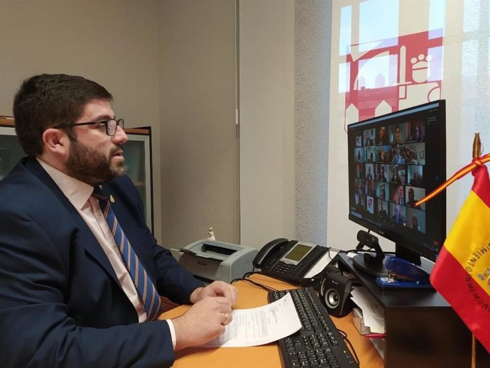 El alcalde de Ávila, Jesús Manuel Sánchez Cabrera, durante el último pleno municipal.