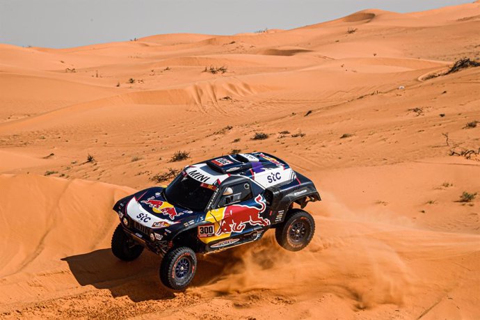 #300 Sainz Carlos (esp), Cruz Lucas (esp), Mini, X-Raid Mini JCW Team, Auto, action during the 6th stage of the Dakar 2021 between Al Qaisumah and Ha'il, in Saudi Arabia on January 8, 2021 - Photo Eric Vargiolu / DPPI