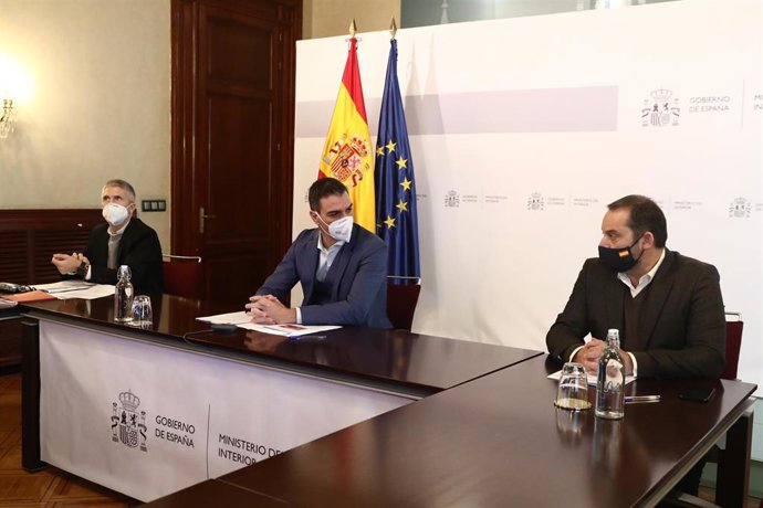 El presidente del Gobierno, Pedro Sánchez, y los ministros Fernando Grande-Marlaska y José Luis Ábalos, en la reunión del Comité Estatal de Coordinación y Dirección del Sistema Nacional de Protección Civil
