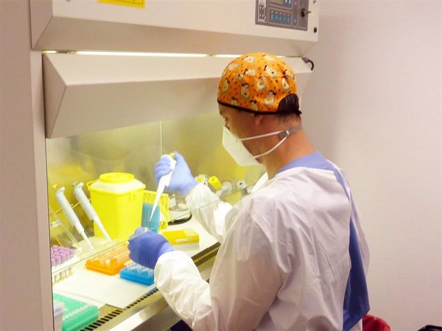 El Hospital de Tomelloso cuenta con un nuevo equipo para diagnóstico del COVID-19 que puede hacer más de 200 PCR al día