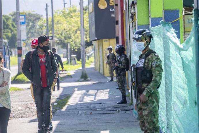 Dispositivo militar desplegado en Bogotá, Colombia, con motivo de las restricciones impuestas a la movilidad por la crisis de la pandemia.