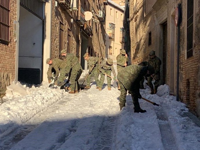 La UME y la Brigada Paracaidista del Ejército de Tierra trabajan desde esta noche en Toledo