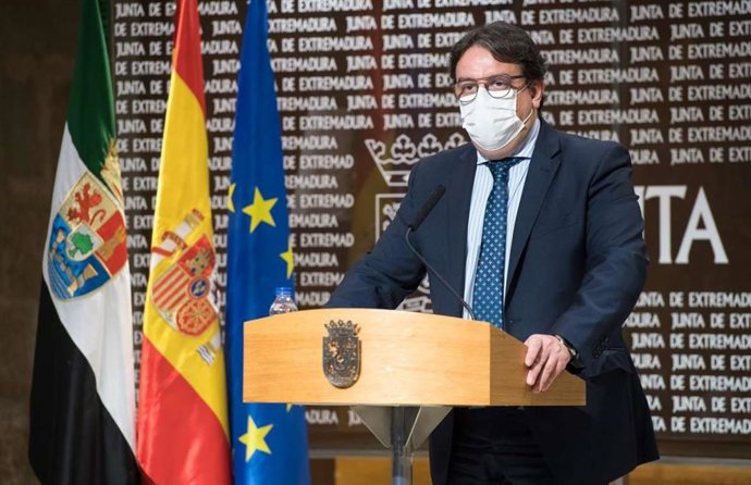 El vicepresidente segundo de la Junta y consejero de Sanidad, José María Vergeles