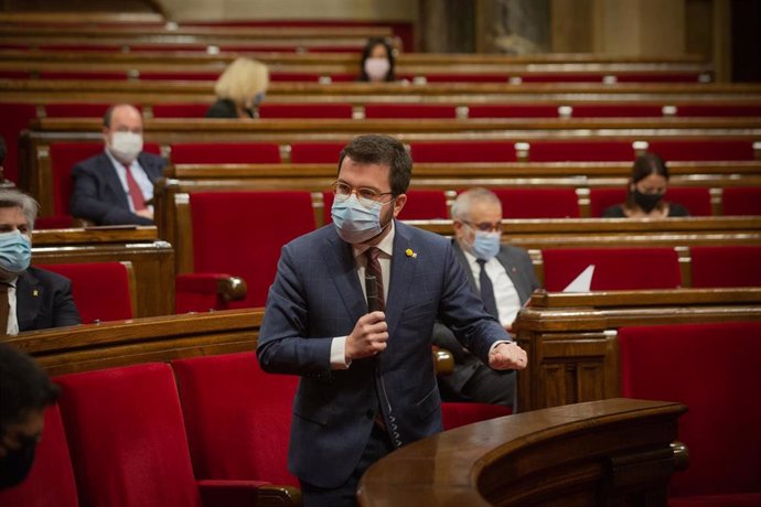 El vicepresidente de la Generalitat y coordinador nacional de ERC, Pere Aragons interviene durante una sesión plenaria en el Parlament de Catalunya, en Barcelona, Catalunya, a 16 de diciembre de 2020. 