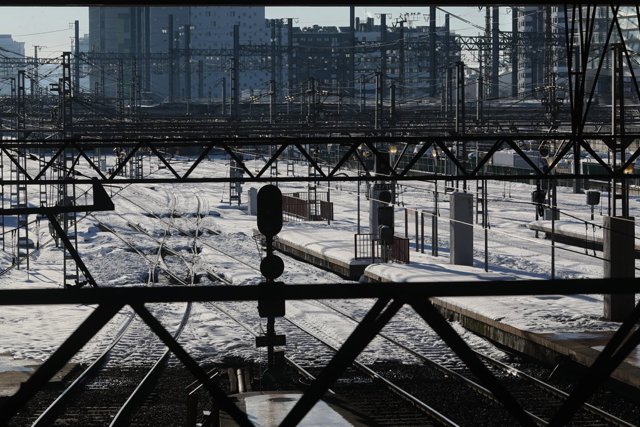 Vías del tren en la Estación de Atocha, en Madrid (España), a 11 de enero de 2021. Adif restableció ayer la circulación, interrumpida a causa del temporal de intensa nieve provocado por la borrasca ‘Filomena’.