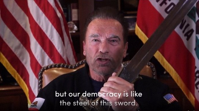 Arnold Schwarzenegger desenvaina la espada de Conan para condenar a Trump