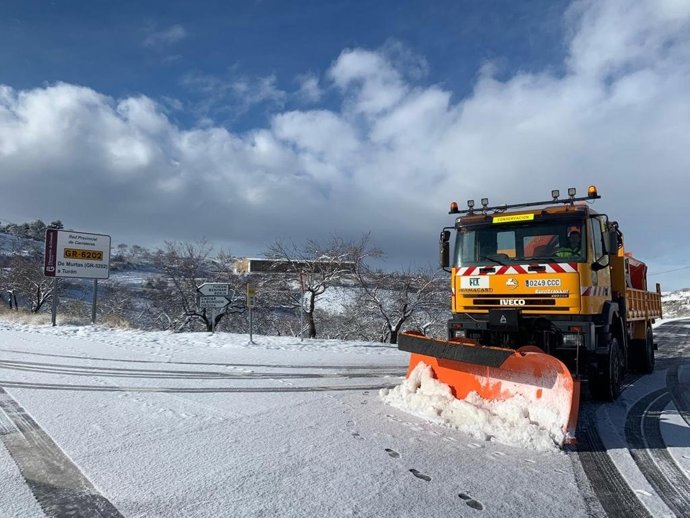 Máquina quitanieves de un operativo de la Diputación de Granada